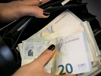 Повышение зарплат: у некоторых учителей зарплаты увеличатся на 500 евро - Литва и страны Балтии
