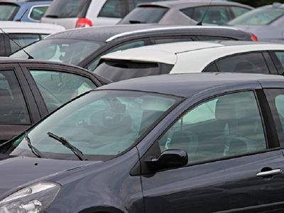 Четыре ошибки водителей во дворах многоквартирных домов: грозит штраф до 1000 евро - Литва и страны Балтии