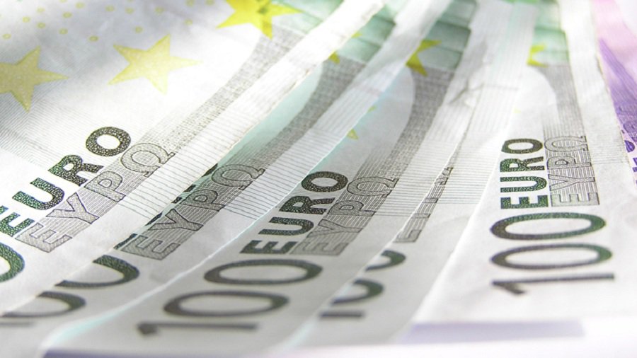 Для лучшей жизни не хватает 400 евро, показывает опрос Банка Литвы - Литва и страны Балтии