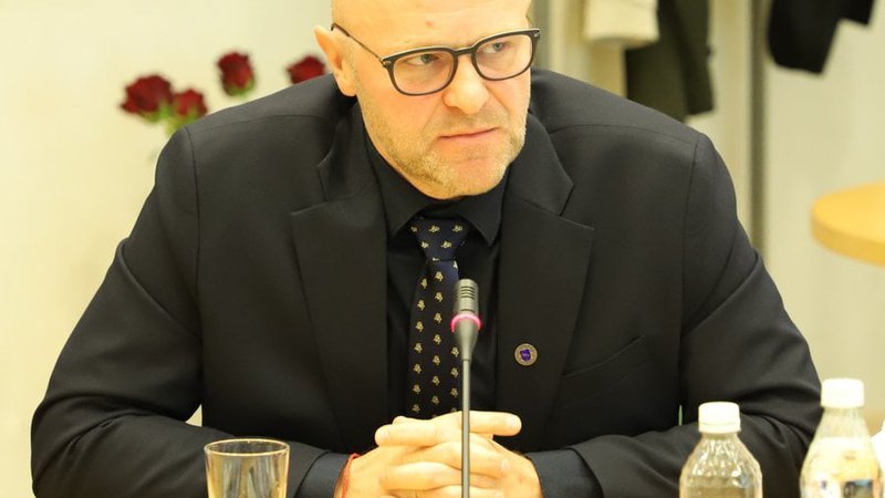 Висагинас: когда реклама сталкивается с реальностью - Без цензуры