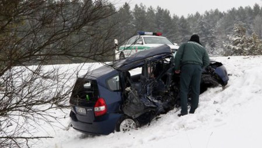 Kraupi avarija Molėtų pl. nusinešė jaunos moters gyvybę - Lietuva ir Baltijos šalys