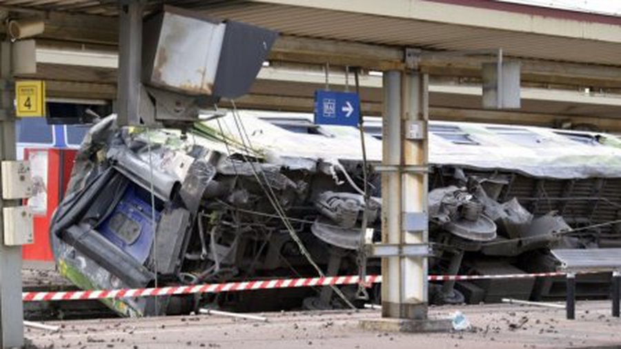 Traukinio avarijos Prancūzijoje liudininkas: turėjau peržengti žmogų be  galvos
 - Pasaulyje