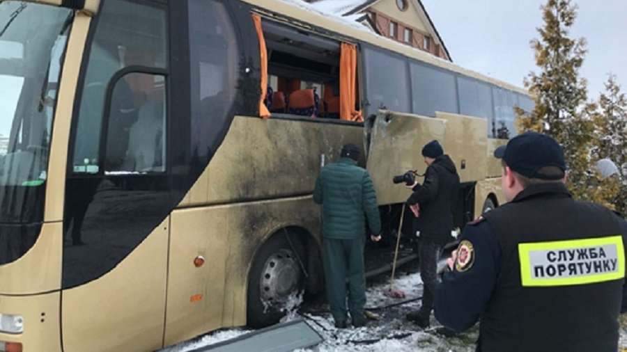 СМИ: на Украине обстрел автобуса с польскими туристами квалифицировали как теракт - В Мире