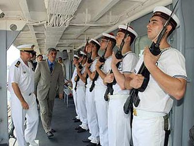 ЕС начал первую в своей истории военно-морскую операцию - В Мире