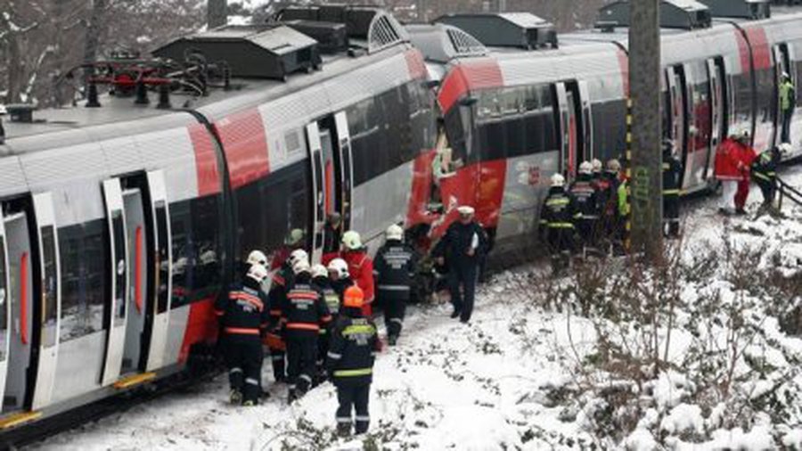 В Вене произошло лобовое столкновение поездов - В Мире