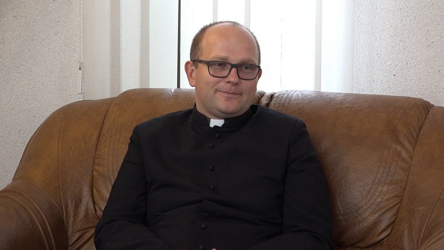 Rugpjūtį Šv. Apaštalo Pauliaus parapijoje tarnystę pradėjo klebonas Andžej Bylinski (video) - Visagine