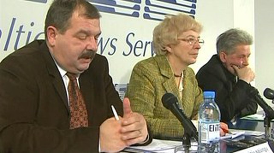  Суд оправдал лидеров профсоюзов Литвы
 - Литва и страны Балтии