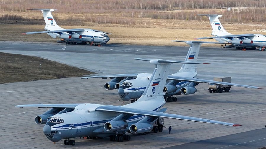 Пять самолетов с военными вирусологами вылетели из России в Италию - В Мире