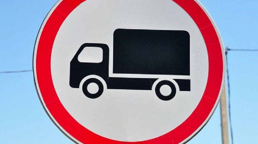 Комисия по безопасности движения напоминает о правилах парковки крупных автобилей - В Висагинасе