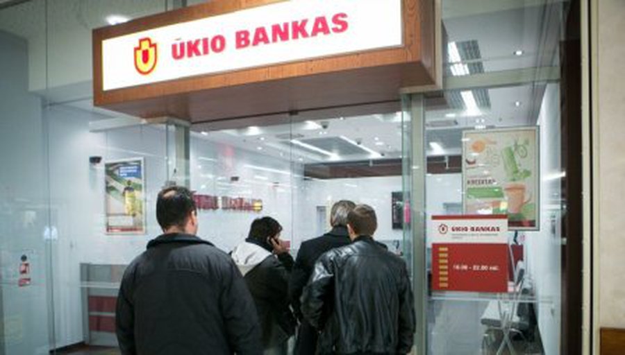 Выясняют, кто счастливчики, забравшие деньги перед закрытием банка Ūkio bankas

 - Литва и страны Балтии
