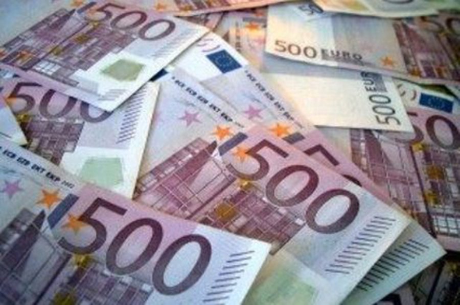 Экономистам заплатят 390 тысяч долларов за похороны евро - В Мире