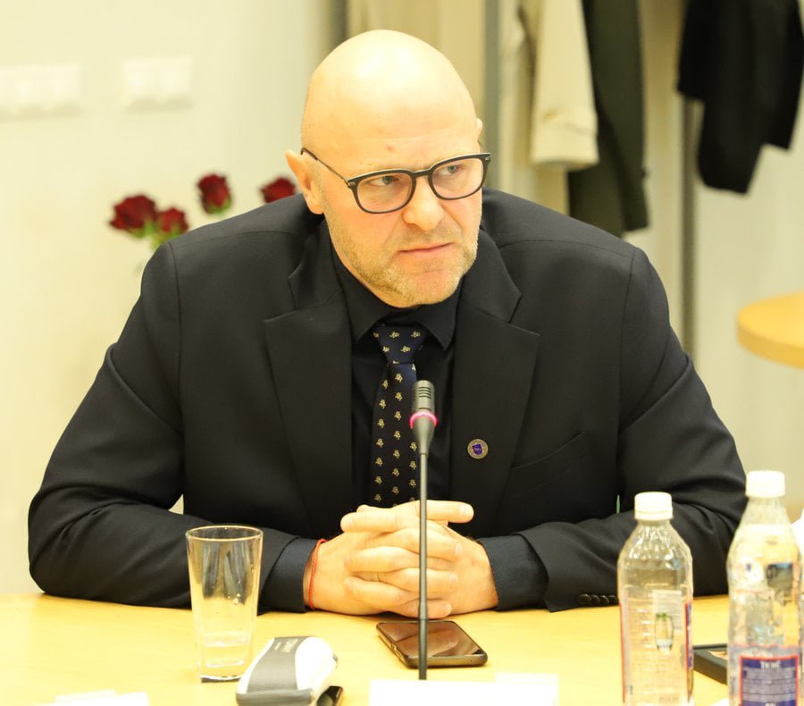 Висагинас: когда реклама сталкивается с реальностью - Без цензуры