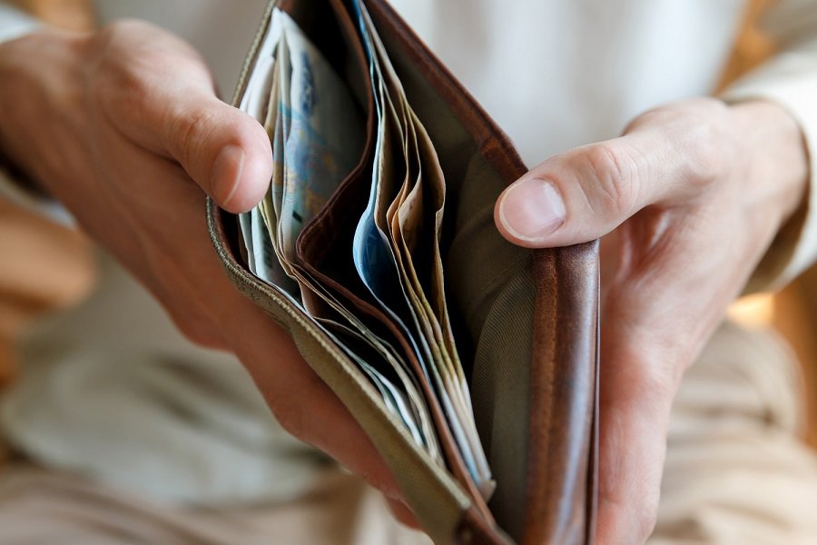 Pažeidus atsiskaitymo grynaisiais tvarką planuojamos baudos nuo 100 iki 4000 eurų - Lietuva ir Baltijos šalys