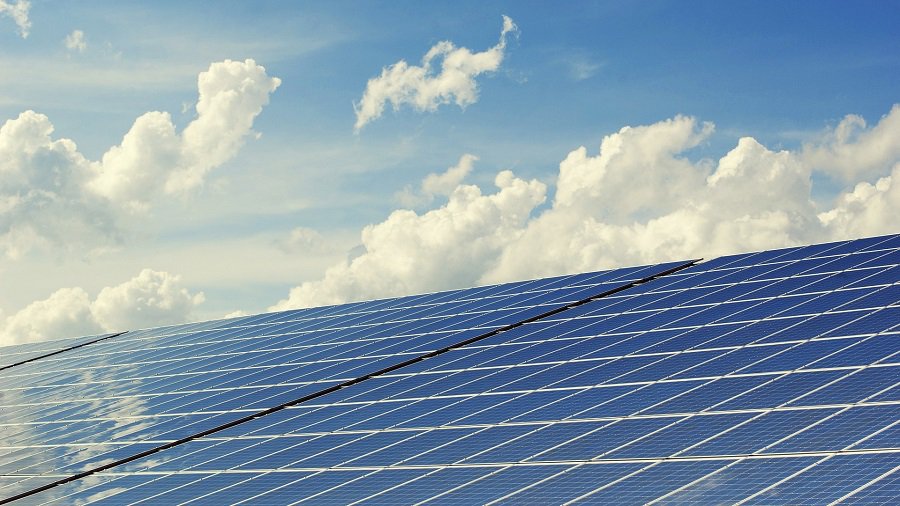 Atidaroma didžiausia nutolusi saulės elektrinė - Energetika
