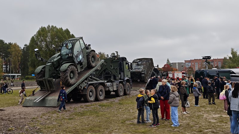 Сегодня в Висагинасе проходит выставка военной техники и вооружения (добавлено видео) - В Висагинасе