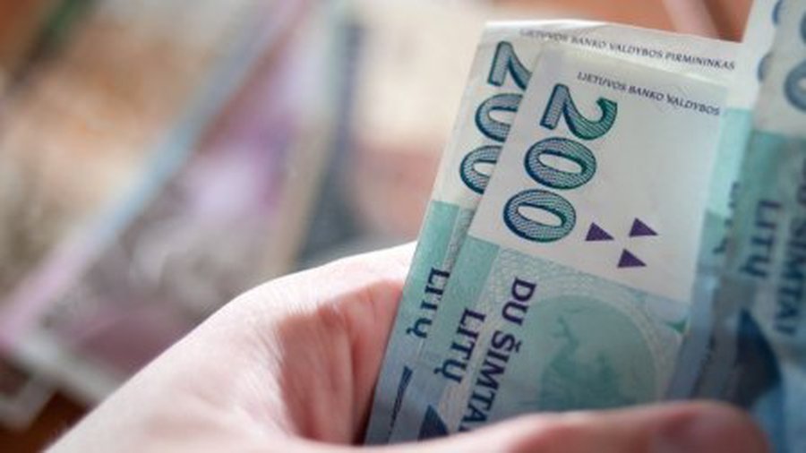 Минимальную зарплату в Литве поднимают на 17% - Литва и страны Балтии