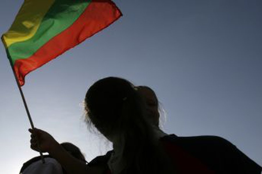 В Литве разгорелся скандал вокруг перезахоронения бывшего премьера - Литва и страны Балтии