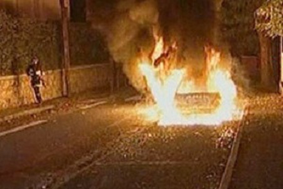 В новогоднюю ночь в Париже и его пригородах сожгли около 350 автомобилей - Происшествия и криминал