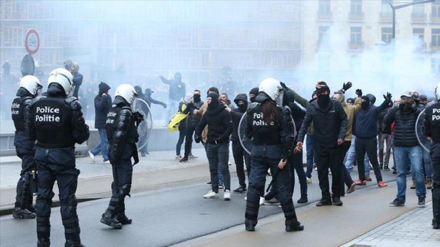 СМИ: в Бельгии семь человек получили ранения в ходе манифестации против карантина - В Мире